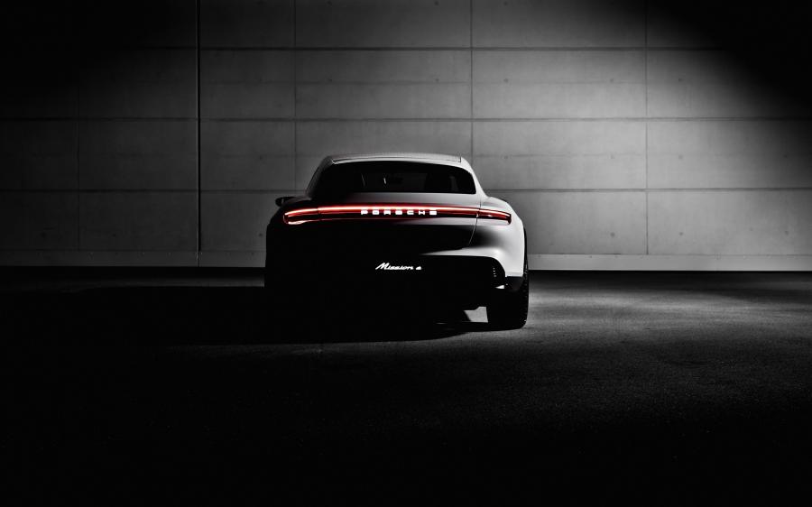  Porsche Mission E Cross Turismo 2018 года  (фото 45 из 66)